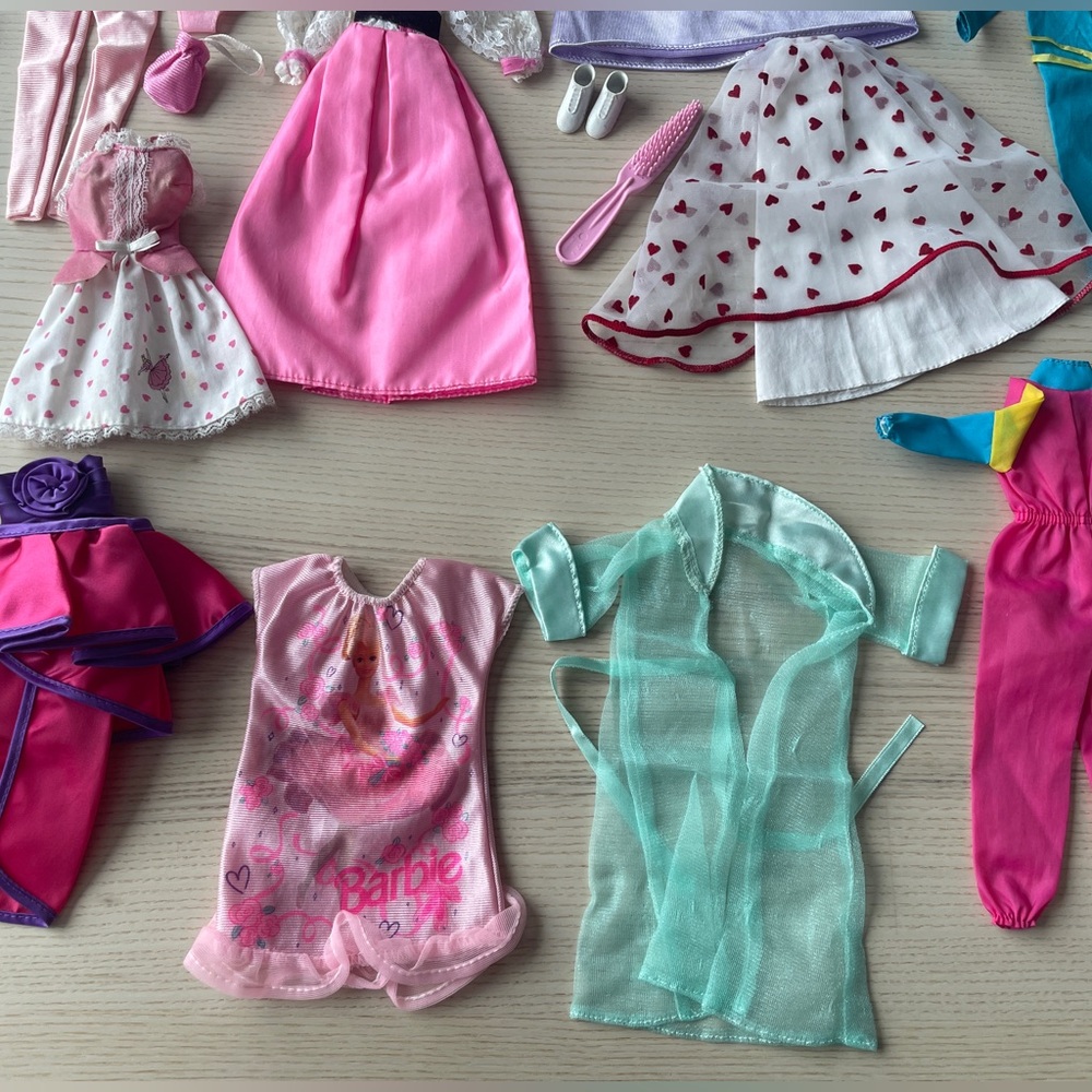 Vintage Barbie Clothes Bundle (80s–90s) – Great Condition - Picture 5 of 15
